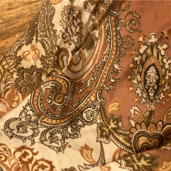 H&M High Waist Paisley Shorts size 0 - Picture 3 of 8